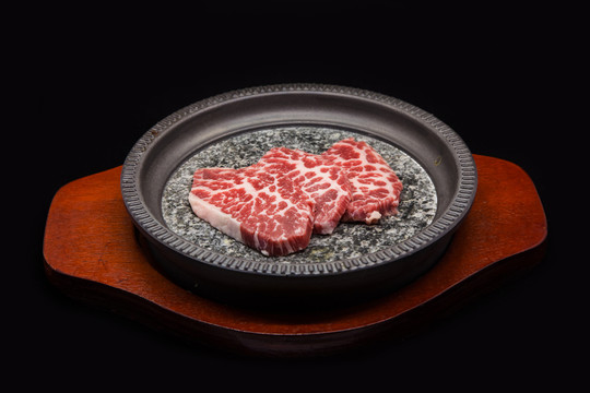 日式燒肉生牛肉雪花牛肉