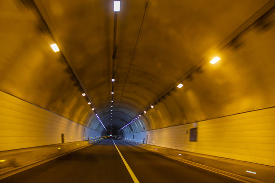高速隧道燈帶