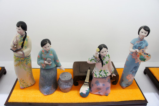 彩塑人物組合