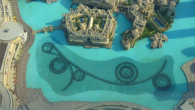 噴泉在burj khalifa前面