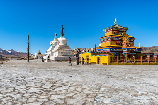 巴格嘛呢石墻寺廟