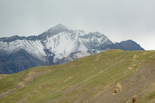 西藏雪山