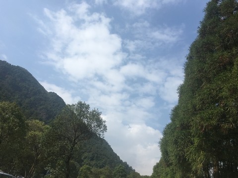 山間藍(lán)天白云