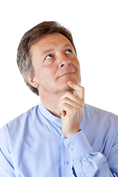 成熟的男人若有所思地看我