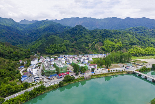秋浦河畔