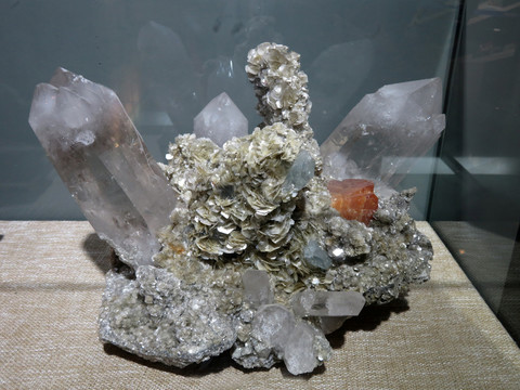 白鎢礦 水晶