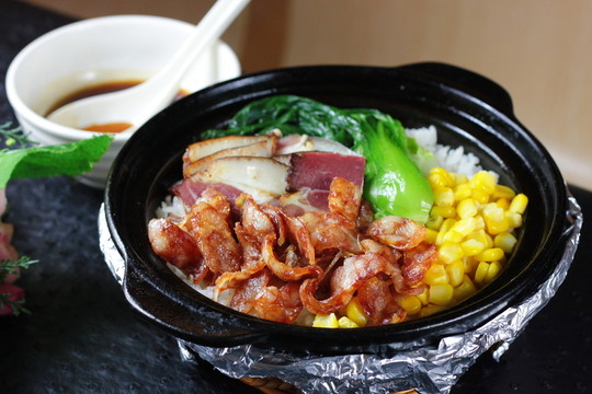 臘味煲仔飯