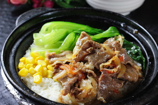 肥牛煲仔飯
