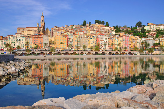 在cote d'azur上的menton