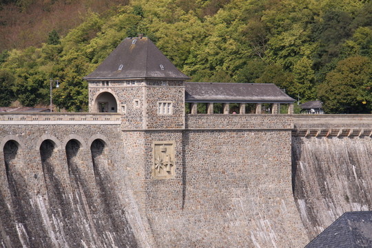sperrmauer am edersee
