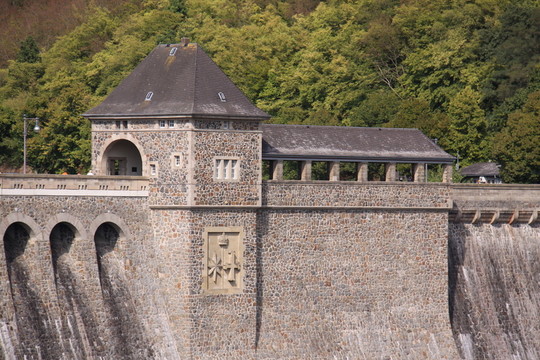 sperrmauer am edersee