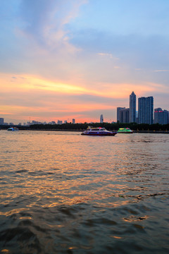 珠江河岸風光
