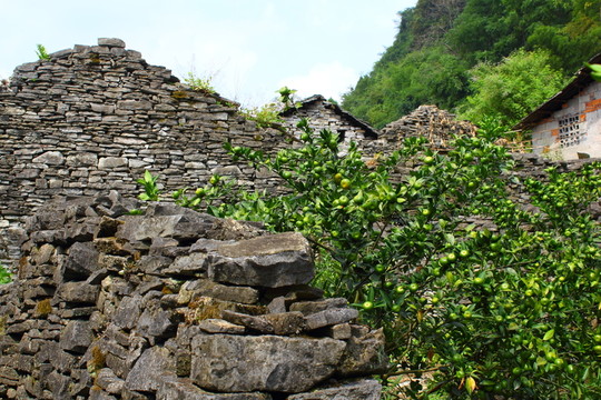 石頭山村