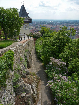 與地標(biāo)鐘樓的格拉茨schlossberg