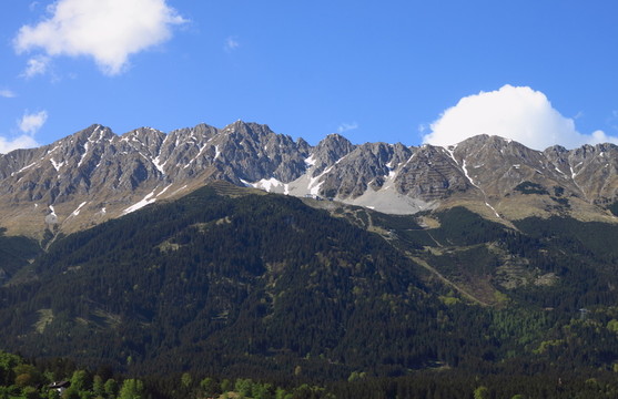 在因斯布魯克以上的高山