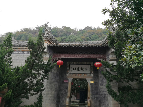 湖北襄陽(yáng)旅游景點(diǎn)水鏡莊