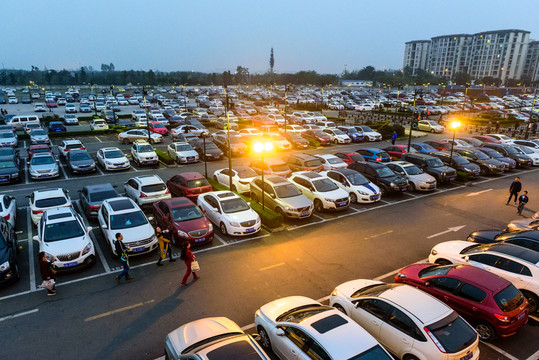 成都雙流奧特萊斯停車場(chǎng)