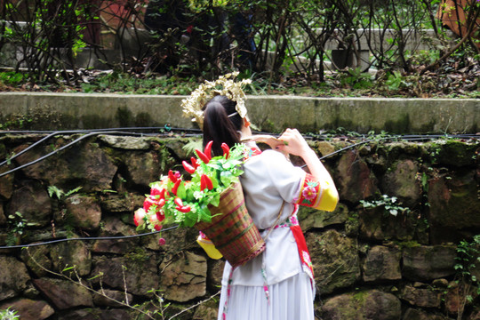 少數(shù)民族少女
