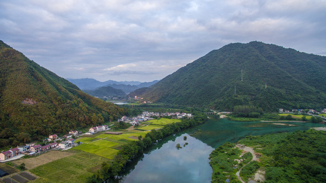 秋浦河畔