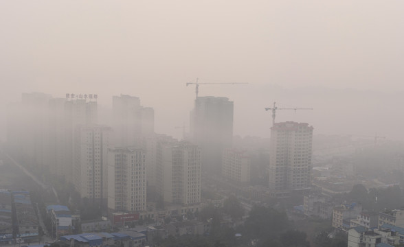 城市鳥瞰圖 晨霧中的城市