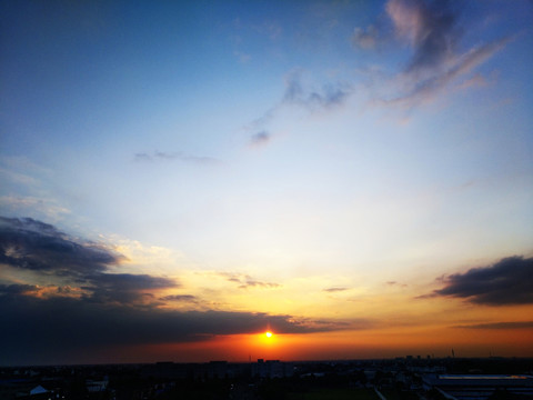 夕陽如虹