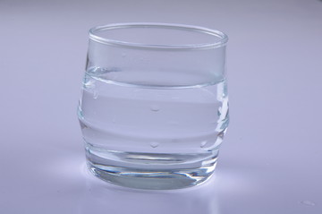 玻璃杯