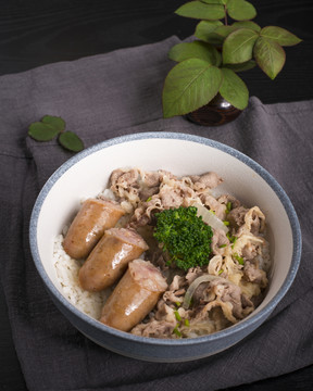 香腸牛肉飯