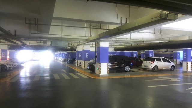 地下停車場 地下車庫