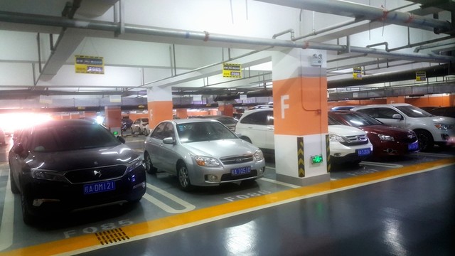 地下停車場 地下車庫