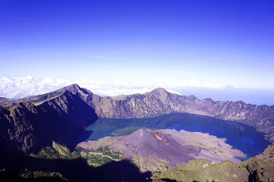 林賈尼火山