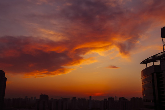 余暉下的城市風(fēng)光