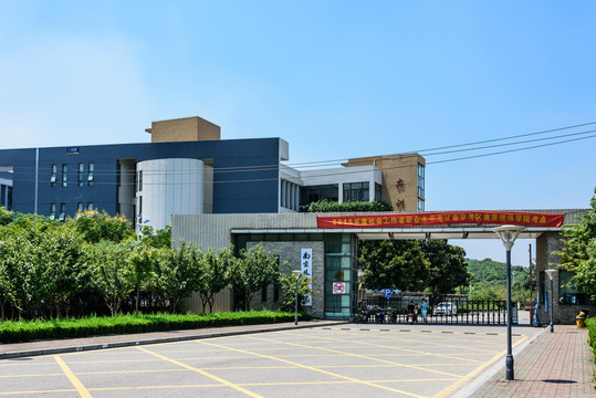 南京技師學(xué)院仙林校區(qū)校門