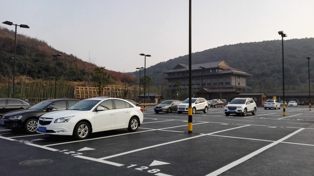 景區(qū)的停車場(chǎng)