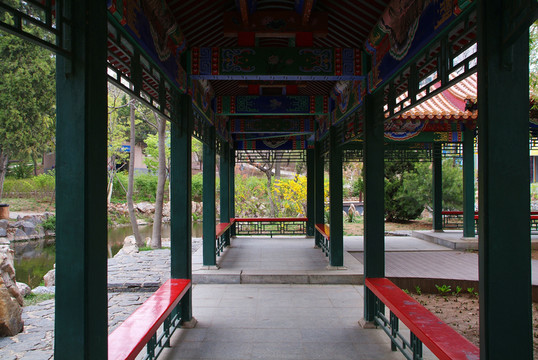 大連勞動公園內(nèi)長廊