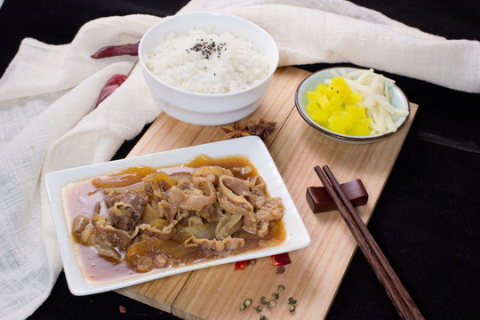 日式 日料 肥牛飯 拌飯