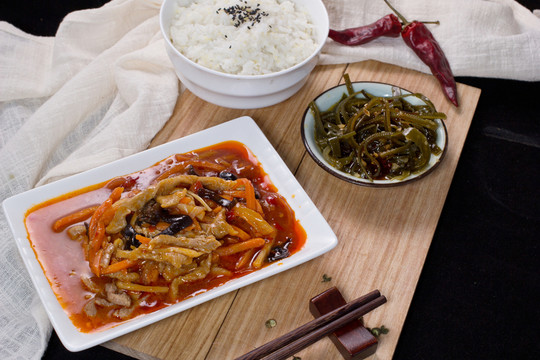 魚香肉絲飯 拌飯