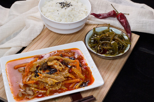 魚香肉絲飯 拌飯