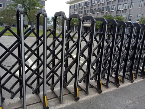 伸縮門