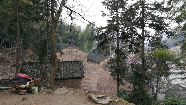 農(nóng)村的土磚瓦房