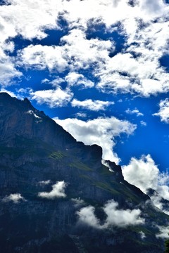 白云山脊