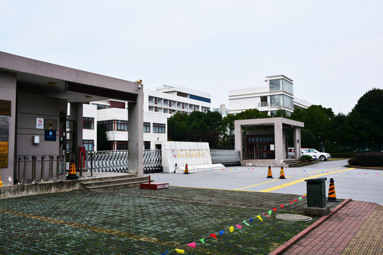 學(xué)校大門