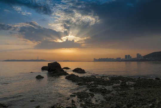 霞光萬丈紅星海
