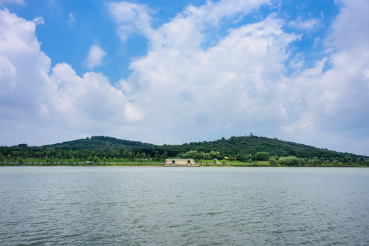 羊山湖水景