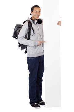 年輕的黑人熱衷于廣告標志