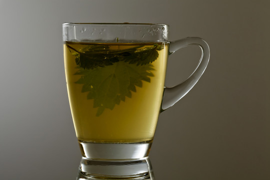 與反射的綠茶