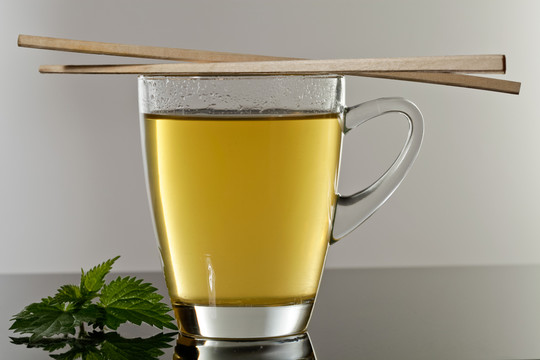 與反射的綠茶