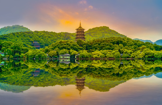 杭州西湖雷峰塔