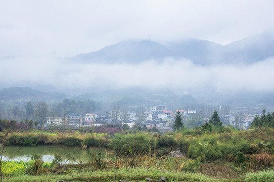 山村春色