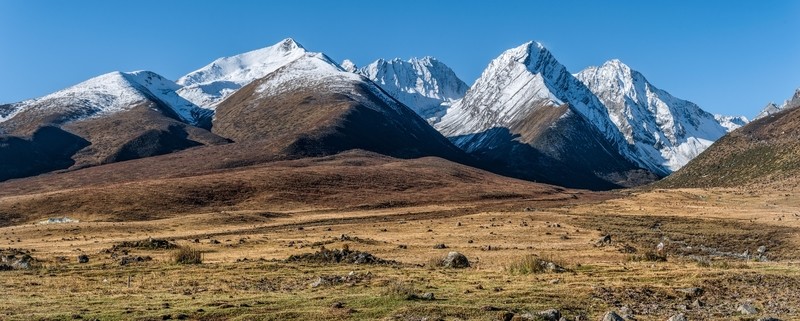 四川德格雀兒山雪山