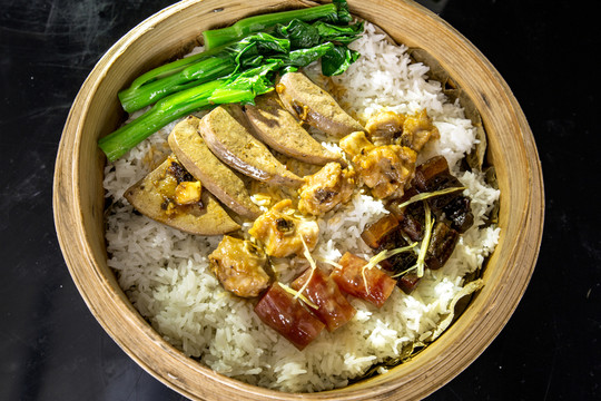 陽山雞黃沙潤臘味籠仔飯